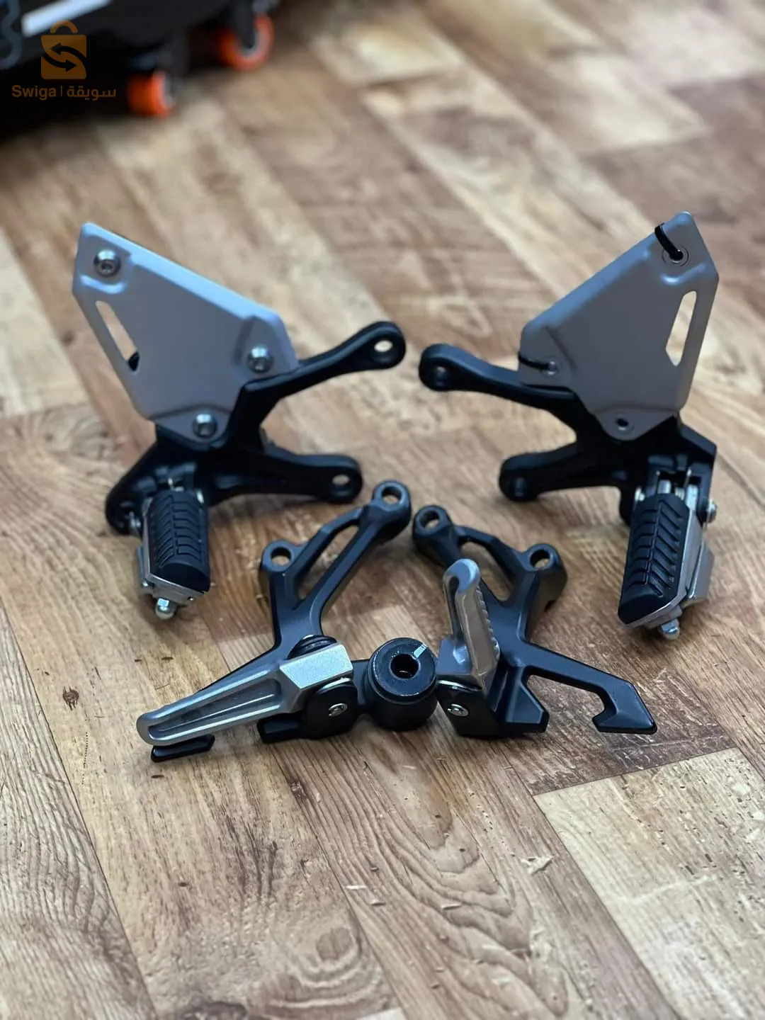 Platine Avant Et Arrière Kawasaki Z900
      Droite & Gauche