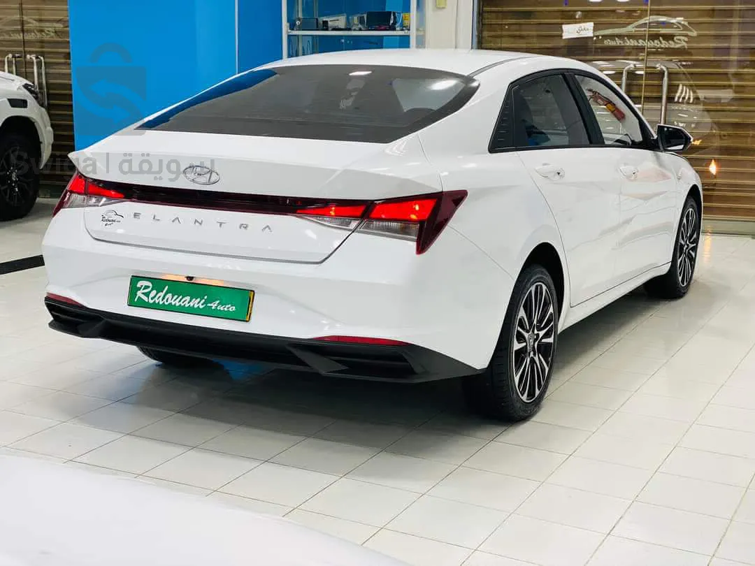 HYUNDAI  ELANTRA 2022