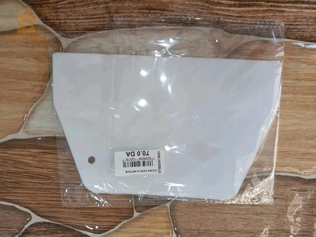 Plastic paste cutter