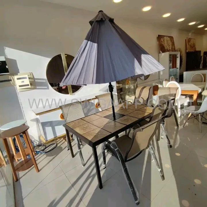 طاولة الحديقه