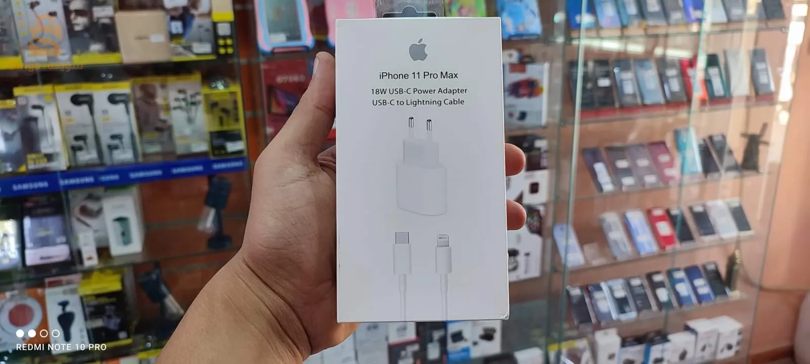 IPHONE 11 PRO MAX 18W 
USB-C POWER ADAPTER UIPHONE 11 PRO MAX 18W 
USB-C POWER ADAPTER USB-C
