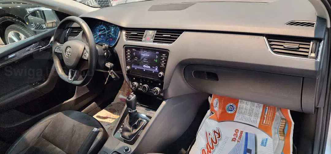 Skoda Octavia 2018 /...... 9800km