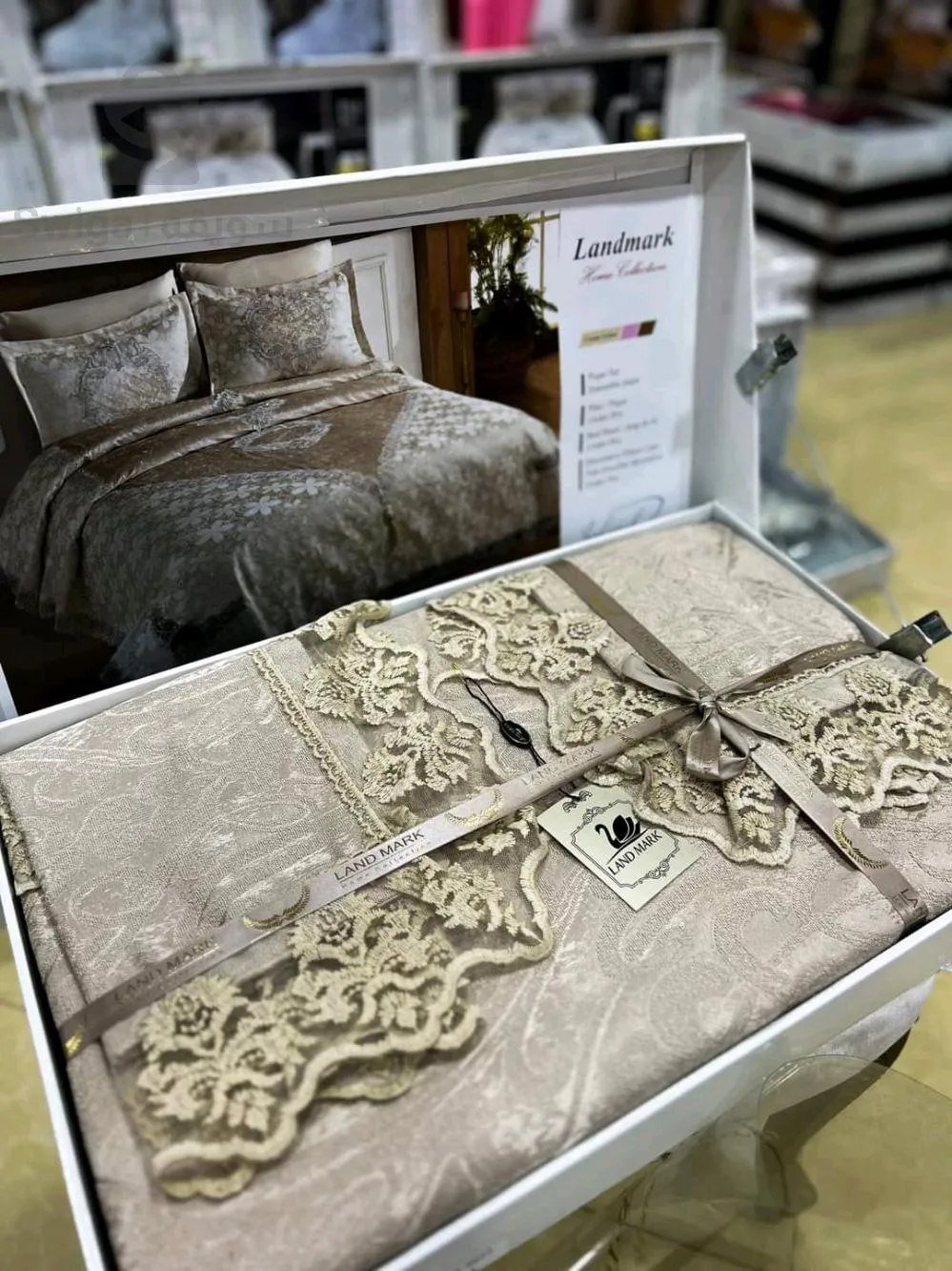 Bed sheet + fitted sheet + 2 coveralls