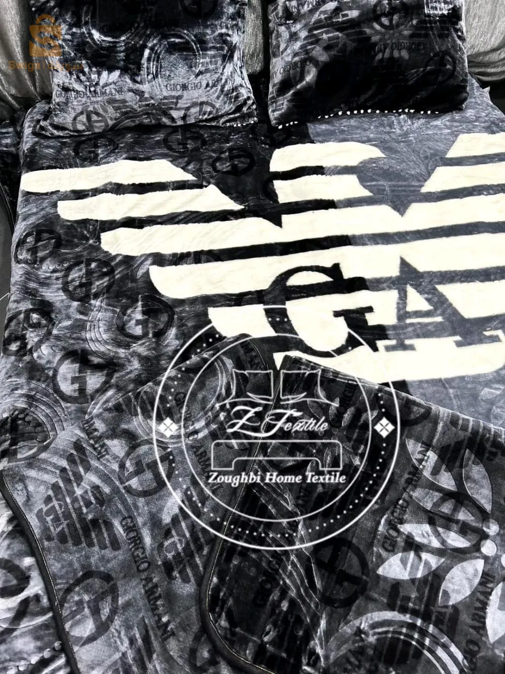 Zawra 5piece + 2 pillow covers + 2 bedside rug