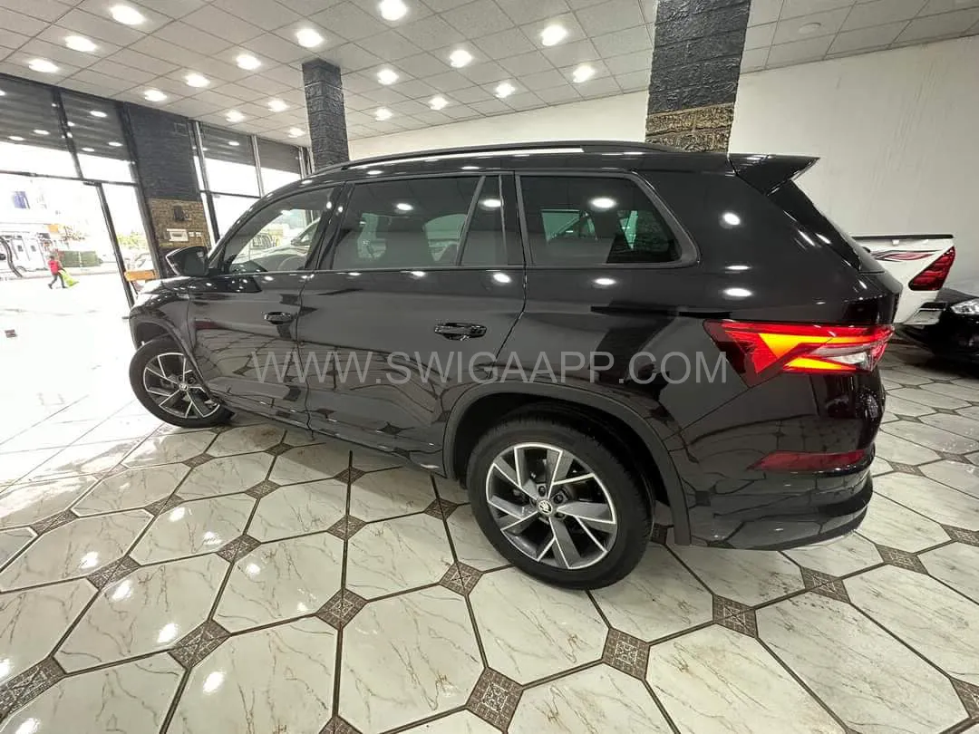 SKODA KODIAQ 4X4 SPORT LINE BLACK EDITION