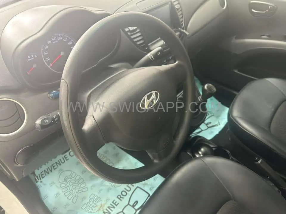 HYUNDAI  I10. Ess 1.2 87ch