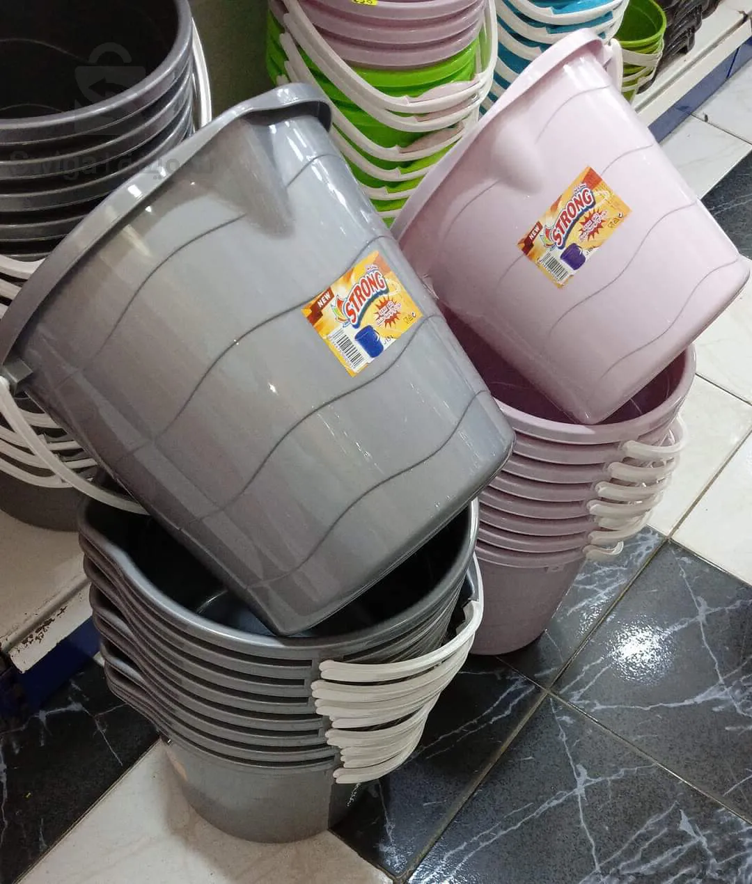 اواني بلاستيكية