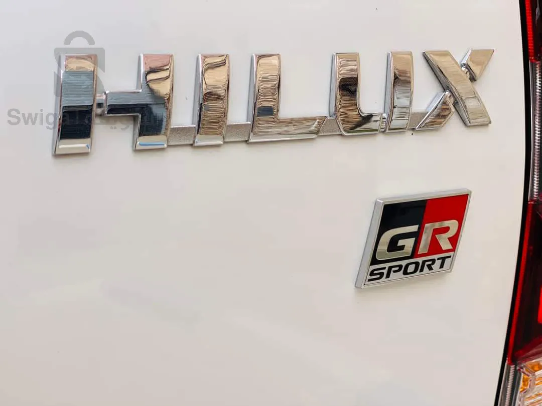 TOYOTA HILUX  2022