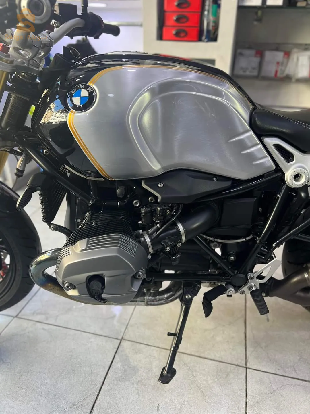 BMW R nineT