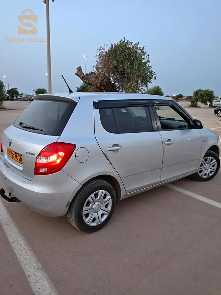 Fabia 2013 roul 278 zro peinture avec camra et DVD offre 220