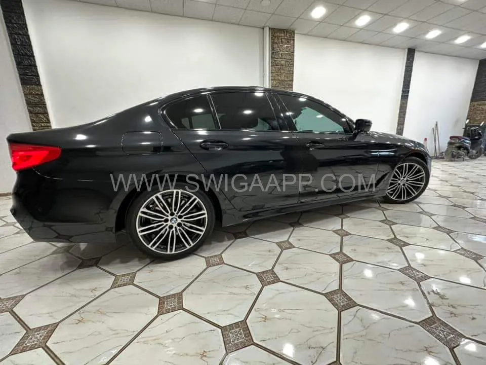 BMW SERIE 5 520d SPORT PACK M 231CH