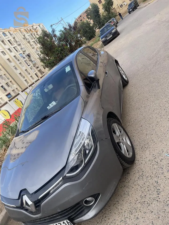 Clio 4 237 DZD