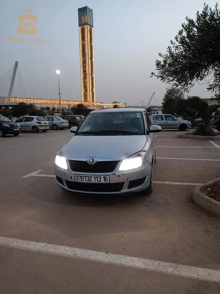 Fabia 2013 roul 278 zro peinture avec camra et DVD offre 220