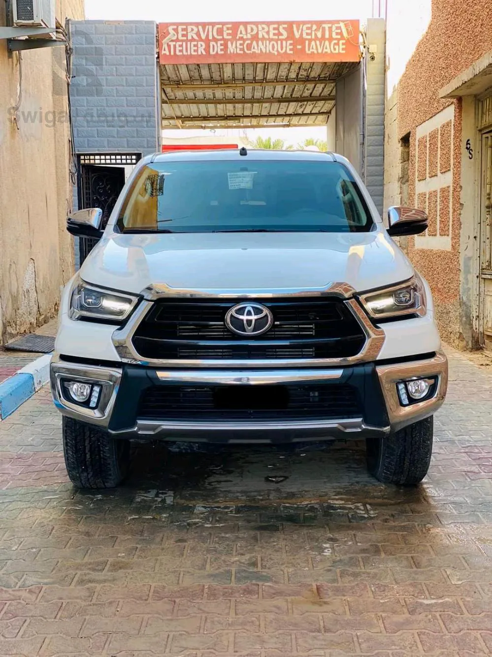 TOYOTA HILUX