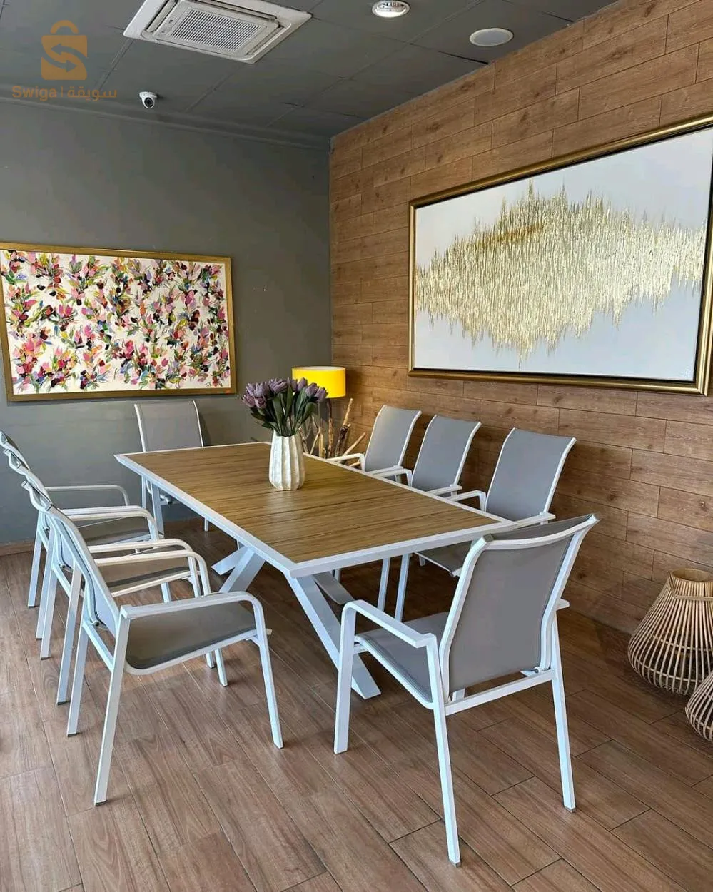 طاولة خارجية