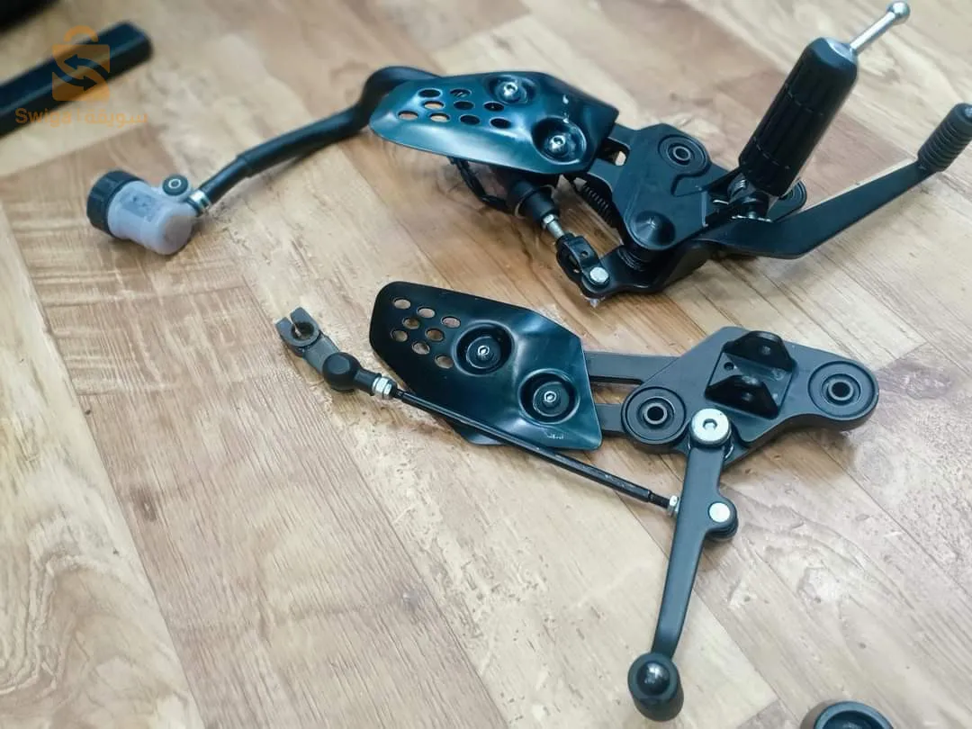 Platine repose pied pilote gauche & Droite YAMAHA MT-07