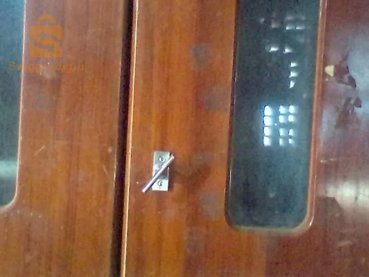 فقاسة للبيع او للتبديل سعتها أكثر من 4000بيضة خشب احمر مستوردة