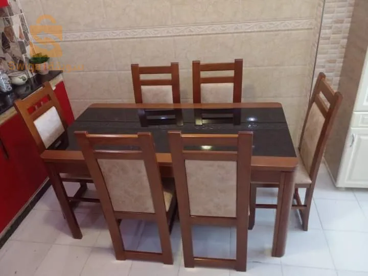 طاولة الطعام