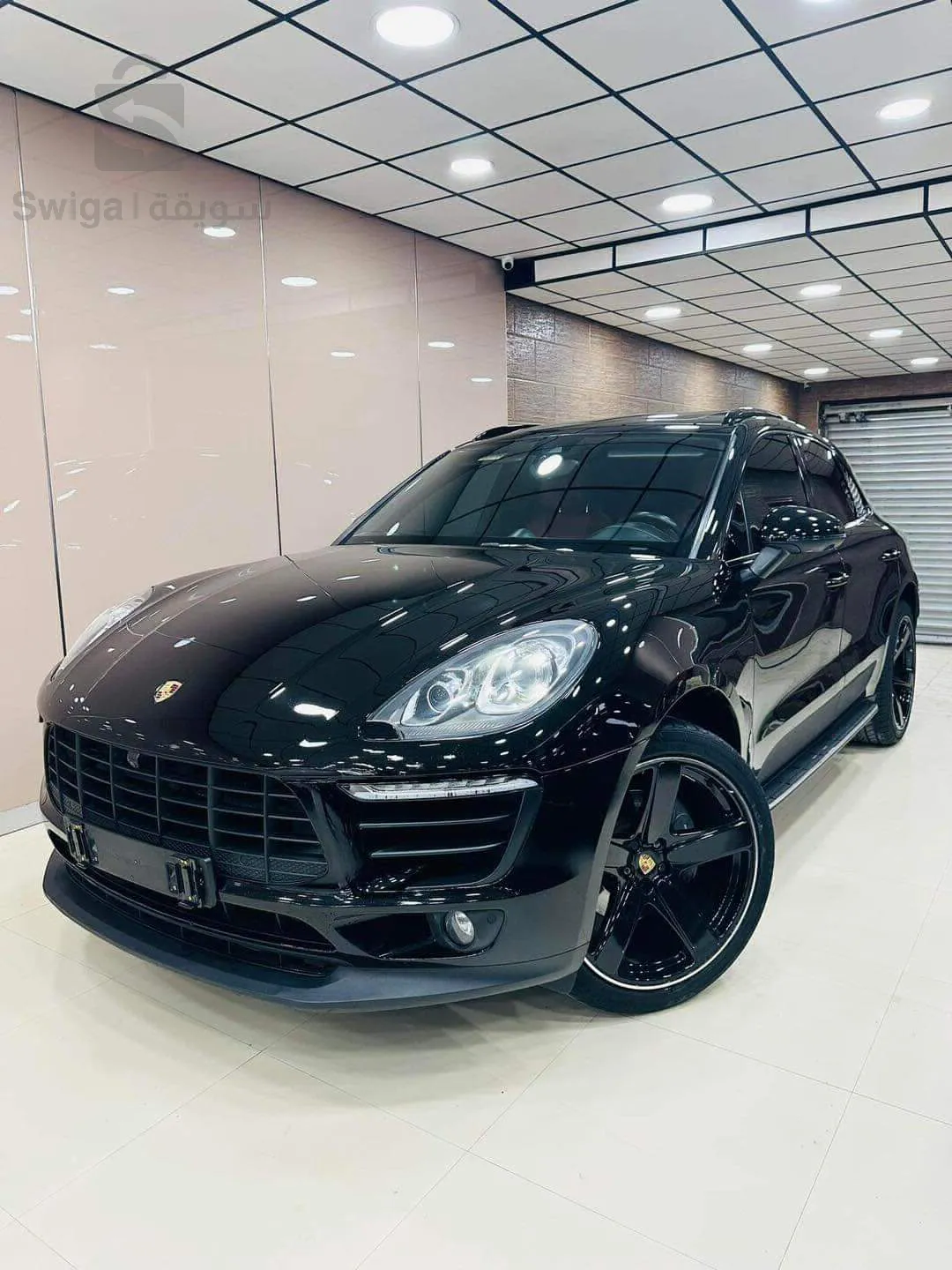 PORSCHE        MACAN