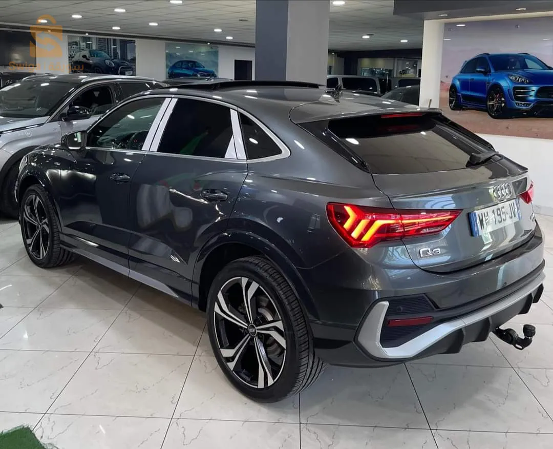 AUDI Q3