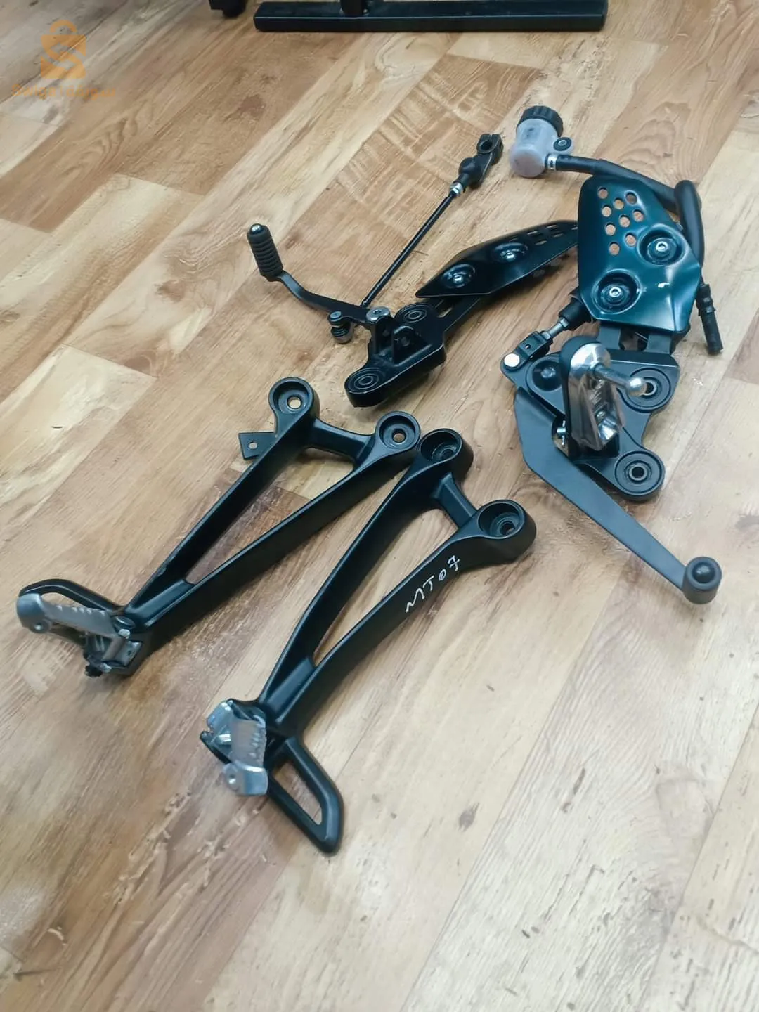 Platine repose pied pilote gauche & Droite YAMAHA MT-07