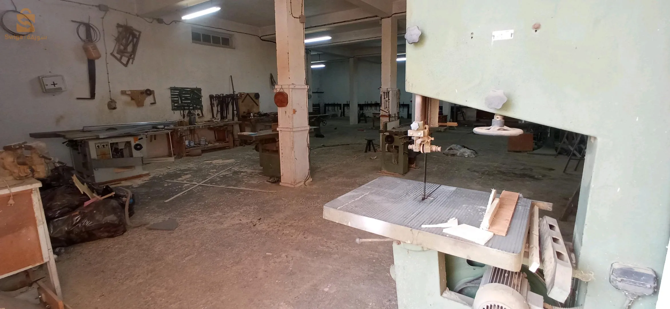 atelier de menuiserie à 400m² + 7machine industriel a louer
