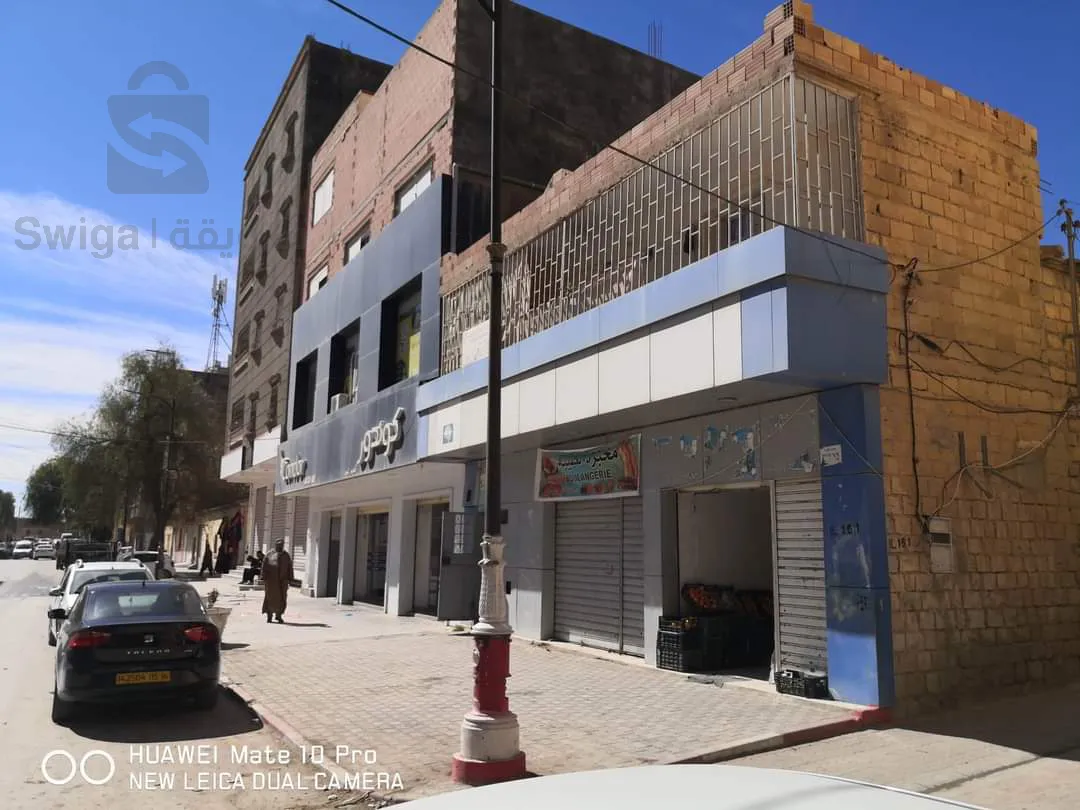 عقار تجاري بحي المستشفى بلقرب من مديرية الولائية للضرائب و بلقرب من  مديرية ولائية للنقل و مجلس الشعبي الولائي