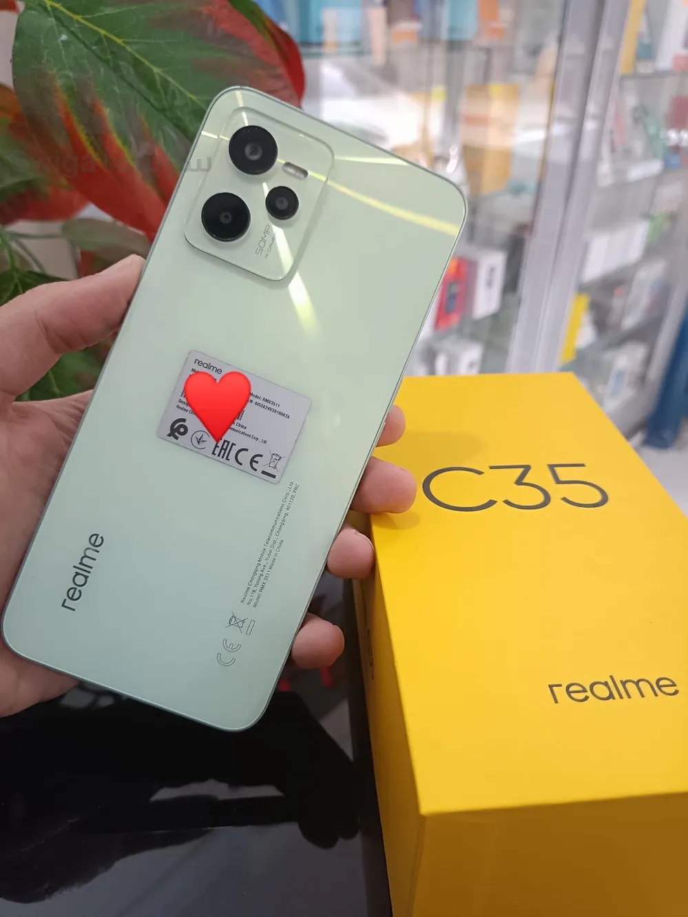realme C35
