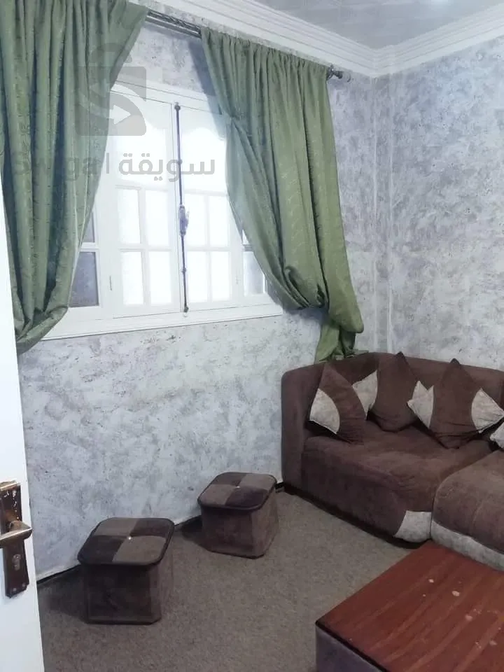 السلام عليكم ورحمة الله وبركاته 
قادة للعقارات يقترح عليكم 
✅ منزل 🏠للبيع// الجلفة 🇩🇿
✅ الموقع//🌎🌐 حي فكاني( بوتريفيس) بلقرب من عيادة طبيب قدوري🏠🧂
✅ المساحة:: 11م عرض على 25 م طول /11.25) متر  دوبل فاص ☝اي (11م على 16) متر 
✅ التفاصيل /// فاص رقم واحد ☝يتكون من طابق ارضي قراج سيارة 🚗 كبير وغرفة ضيوف ومرحاض وحمام 🛀🚽🛀 🖍 طابق 🖍الاول  f4 ومرحاض 🚰وحمام 🚽🛀 وهول كبير واتيراس🖍 فاص رقم 2 يتكون من طابق ارضي قراج سيارة 🚗 وغرفة ضيوف ومرحاض وحمام 🛀🚽  طابق الاول f3  وهول كبير  طابق ثاني اف2 واتيراس 🌐موقع سكني هادئ بلقرب من ابتدائىة ومسجد🕌 ونقل🚗 كل مرافق
✅ الوثائق ///دفتر 📓عقاري 
✅الرد على بريد الصفحة 📜
✅فايبر واتساب 
✅ رقم الهاتف ☎️0️⃣6️⃣6️⃣0️⃣0️⃣3️⃣0️⃣1️⃣1️⃣4️⃣