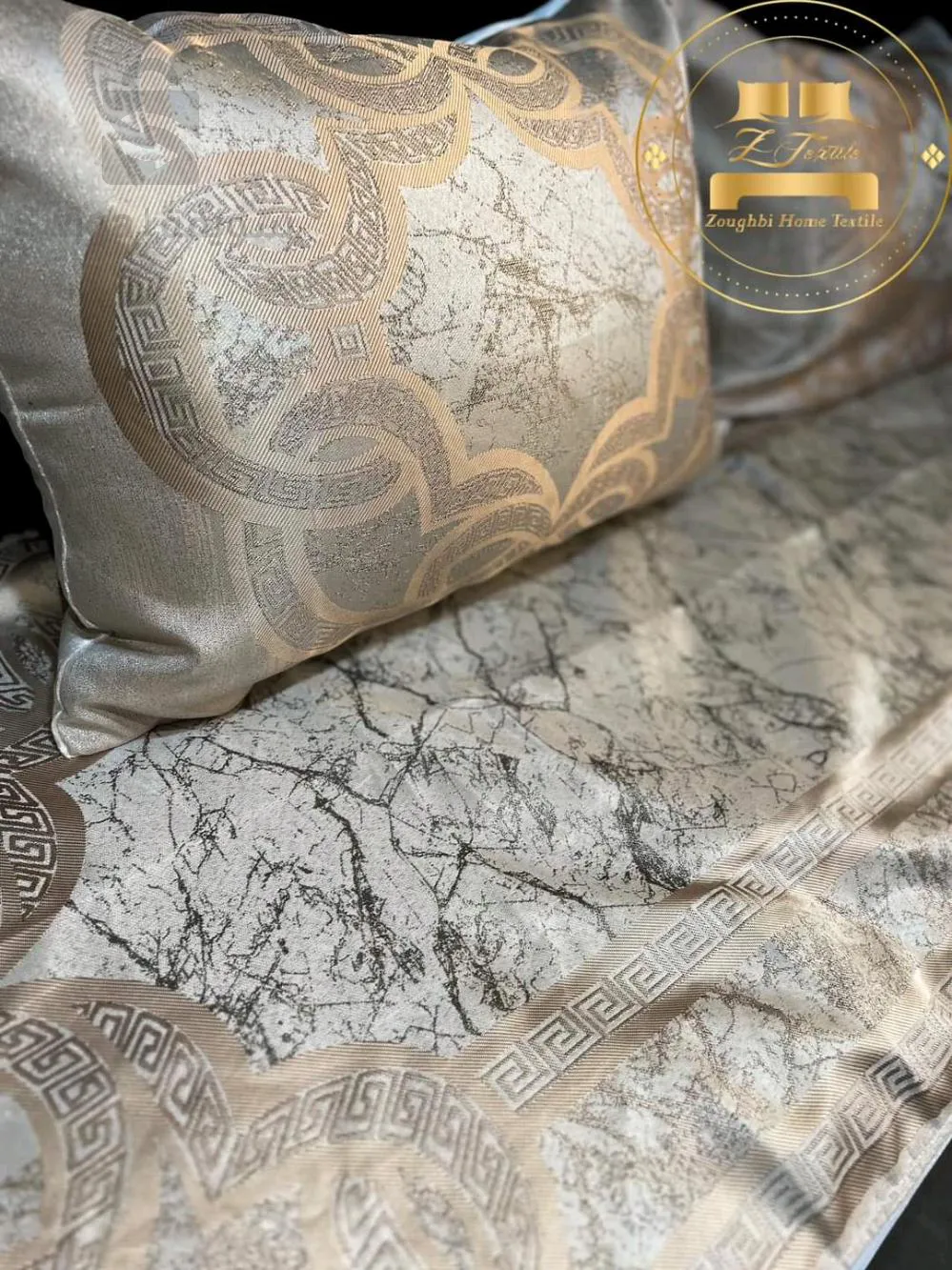 Sofa cover + 2 pillow covers