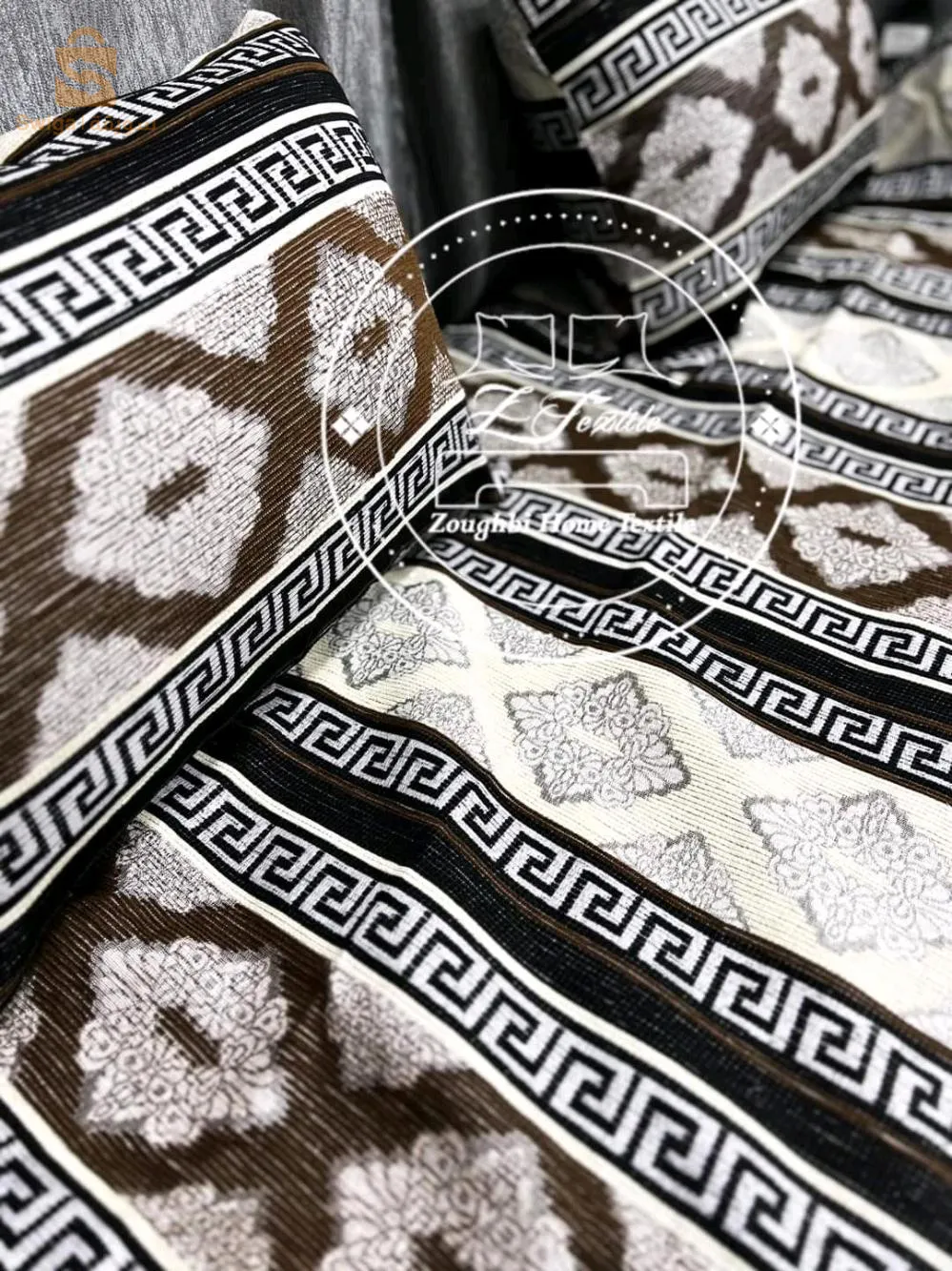 غطاء كنبة فيرساتشي + 2 غطاء وسادة