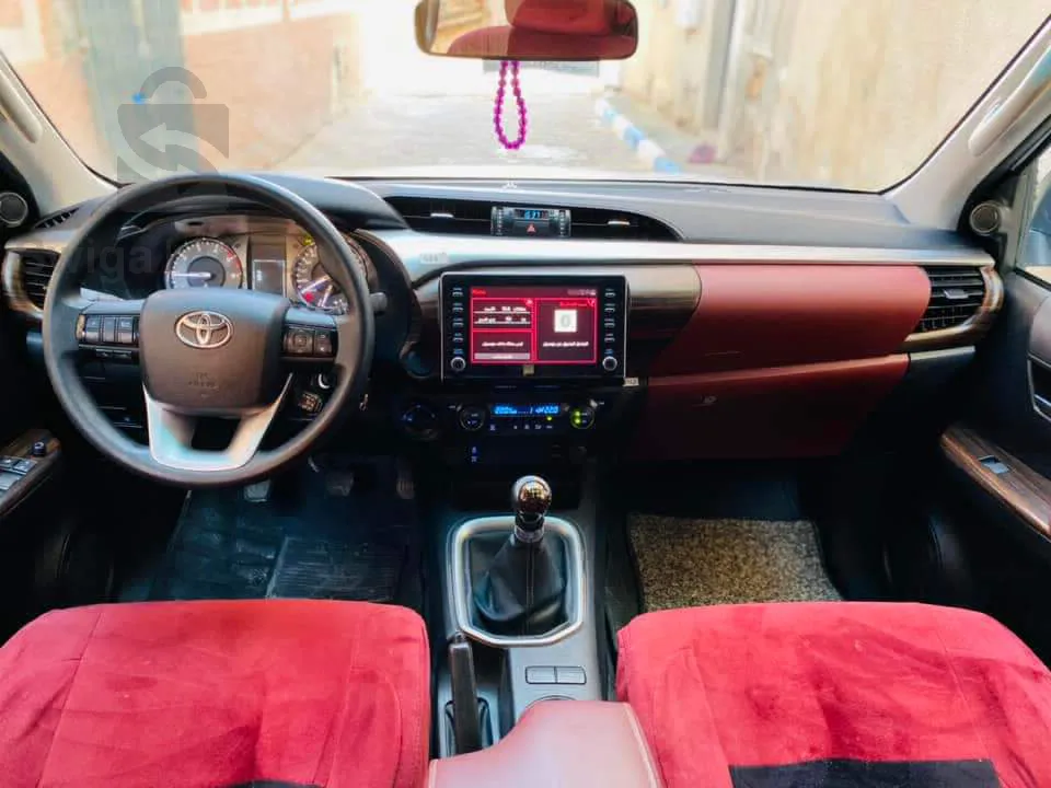 TOYOTA HILUX