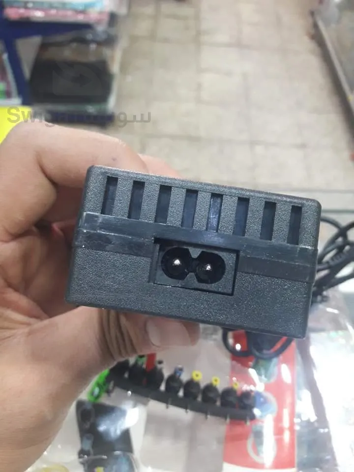 شاحن حواسيب متعدد الرؤوس