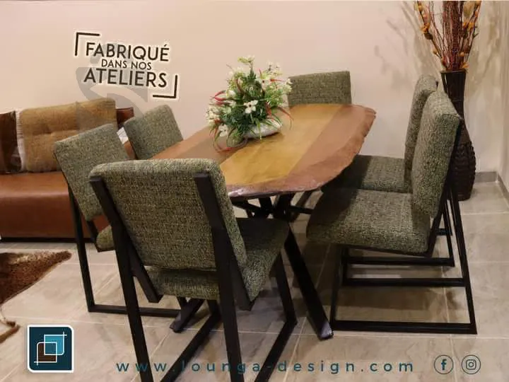 طاولات وكراسي