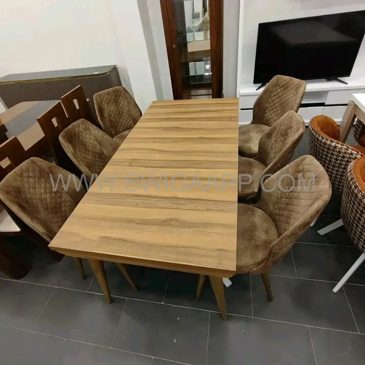 طاولة غرفة الطعام