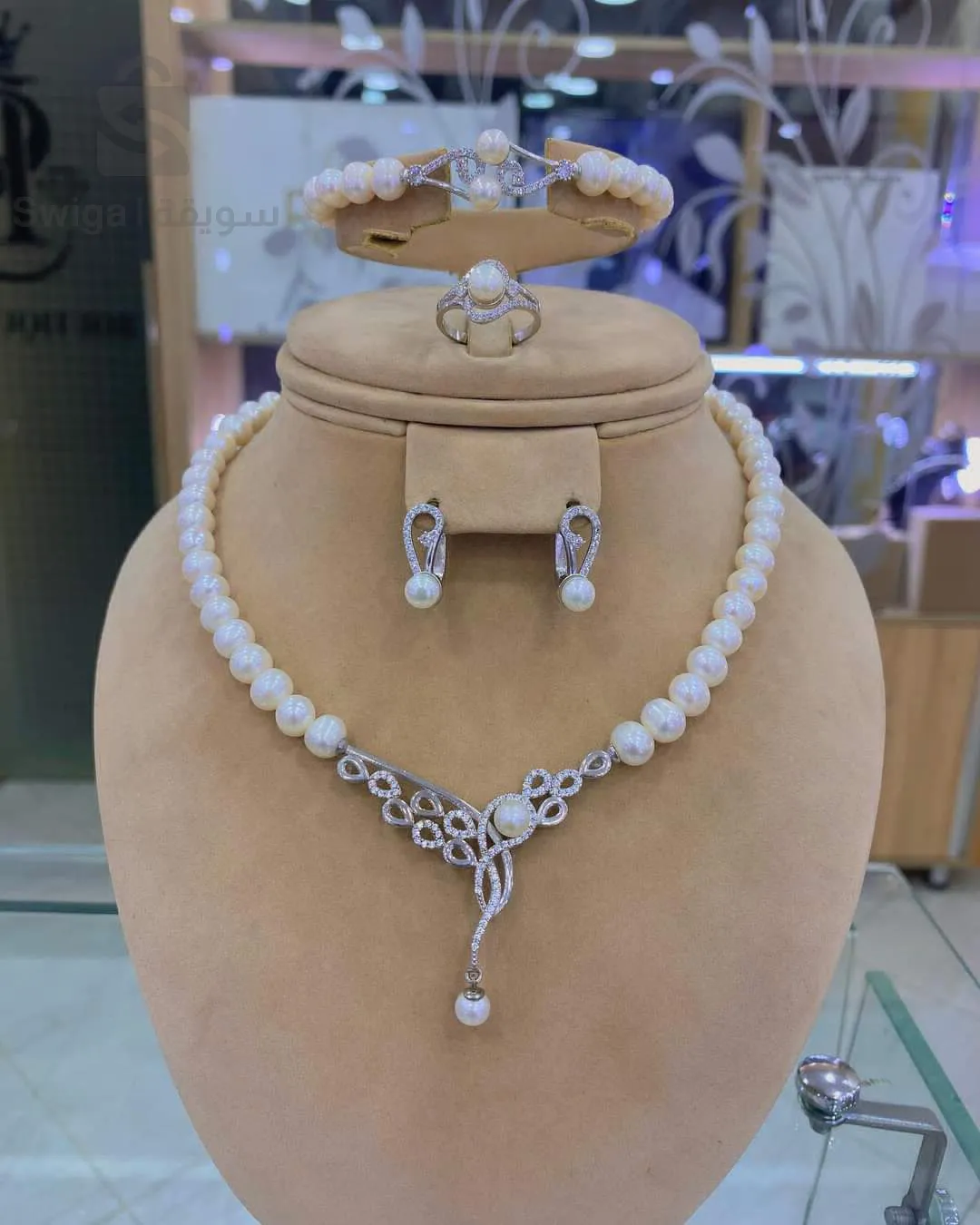 زينة جميلة نساء فضة