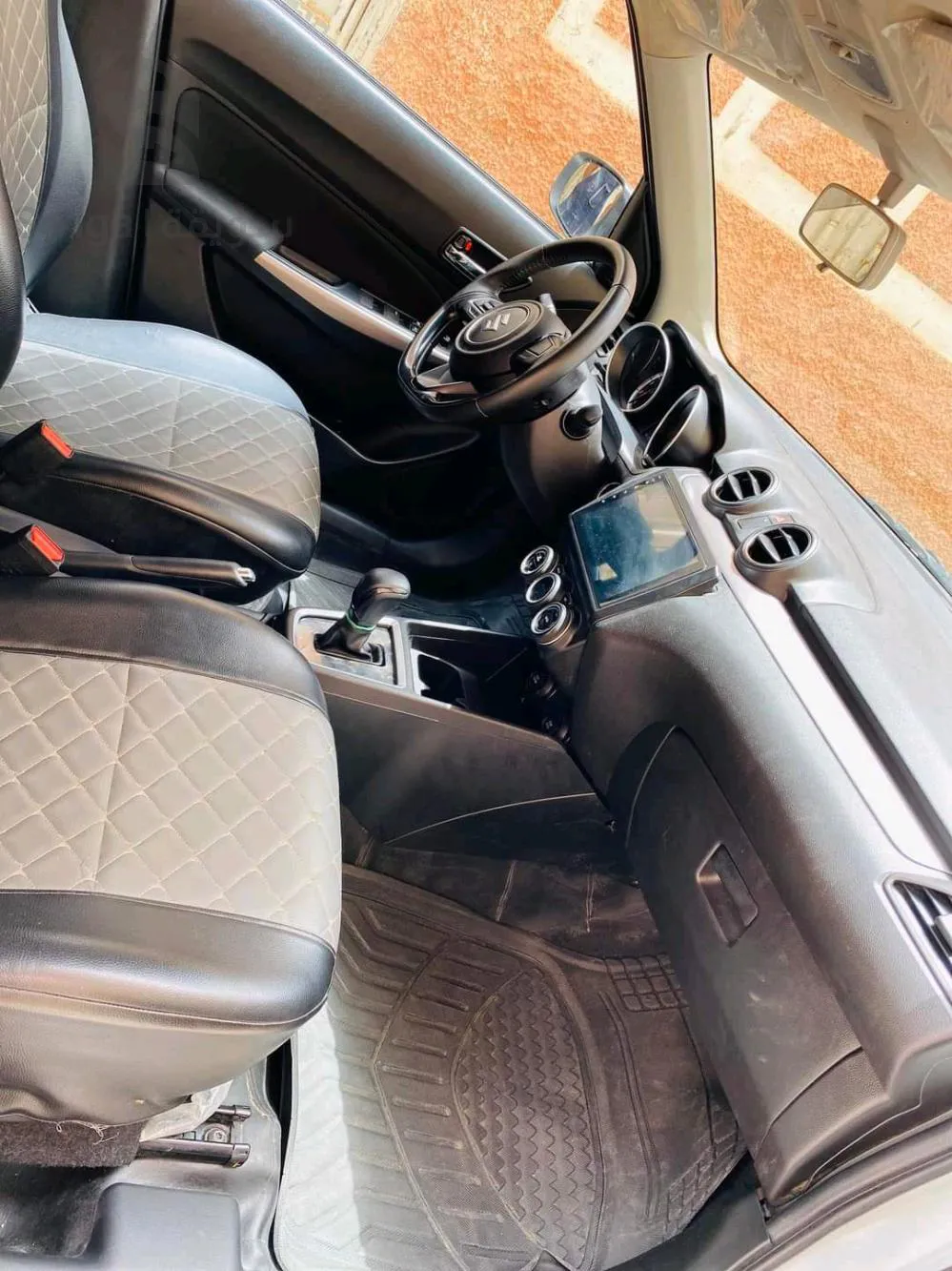 SUZUKI SWIFT  2022 - 9000 km