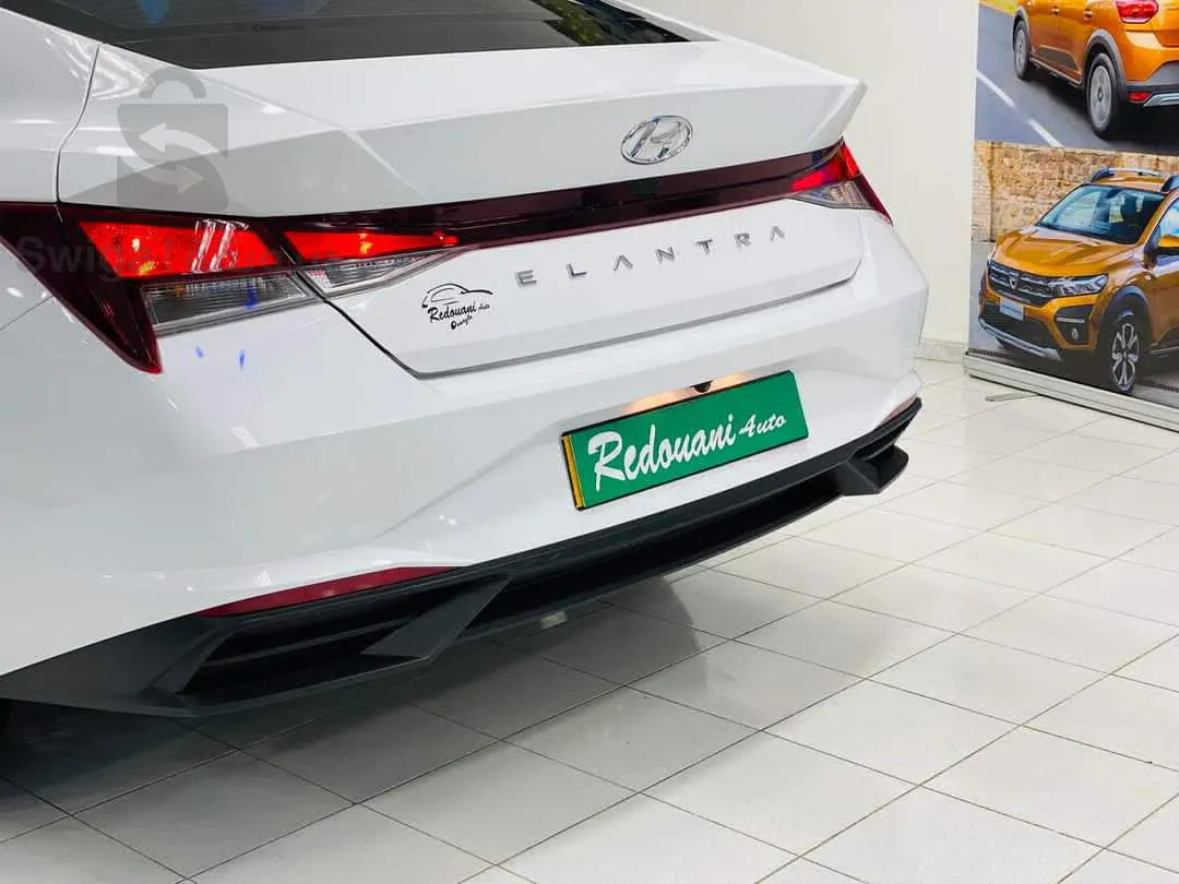 HYUNDAI  ELANTRA 2022