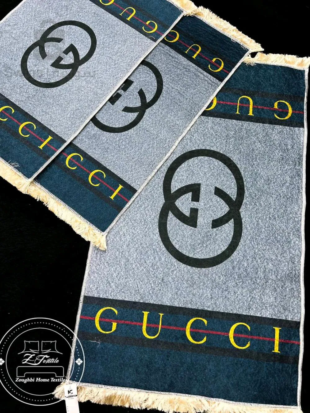 سجادة 3قطع بجانب السرير