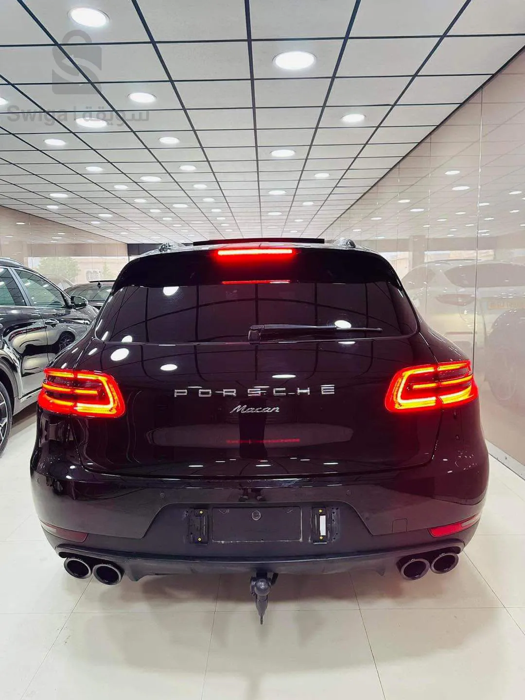 PORSCHE        MACAN