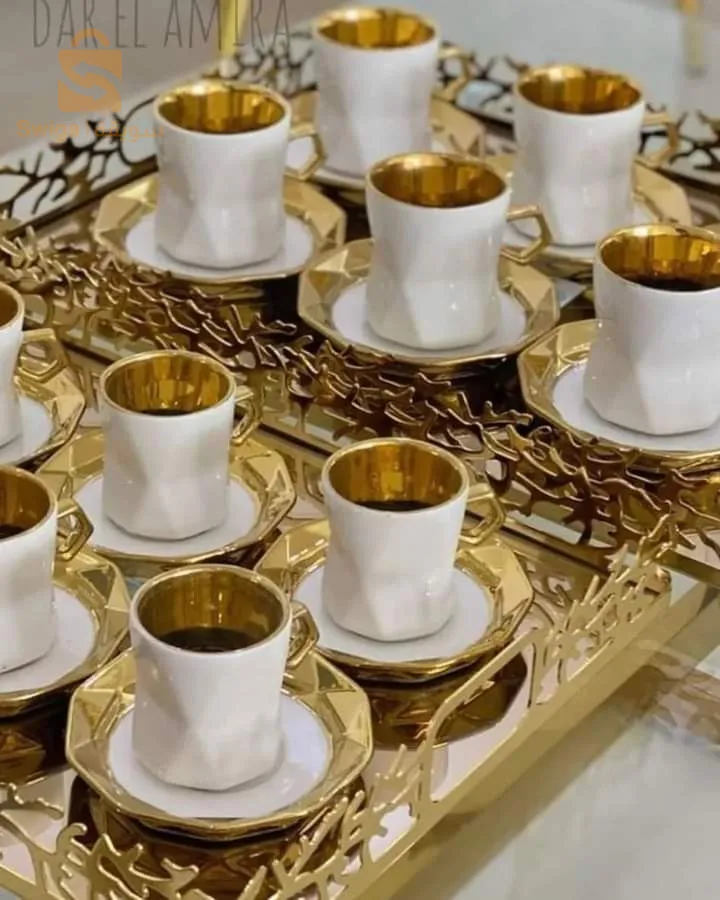 فنجان قهوة والشاي