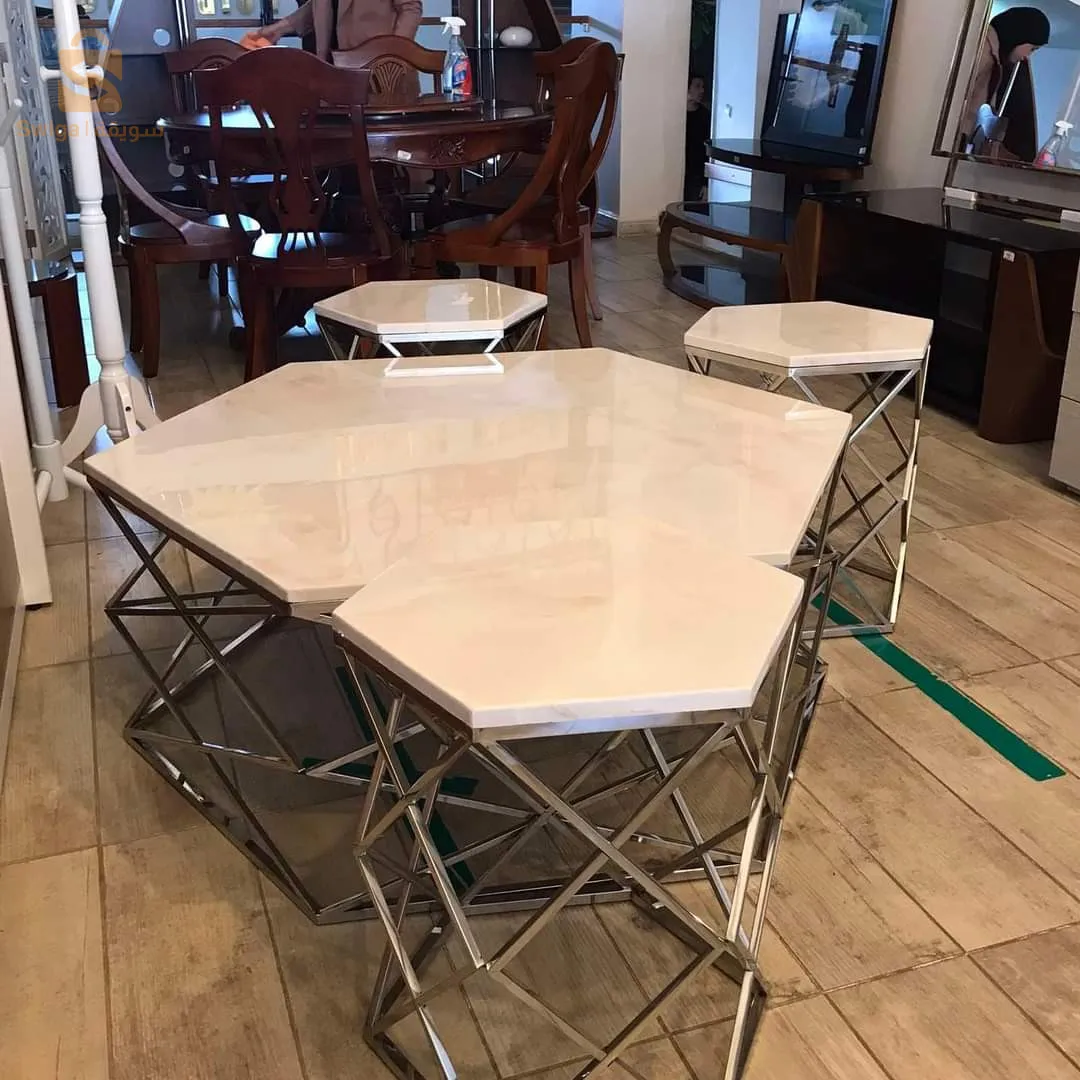 طاولات منخفضة