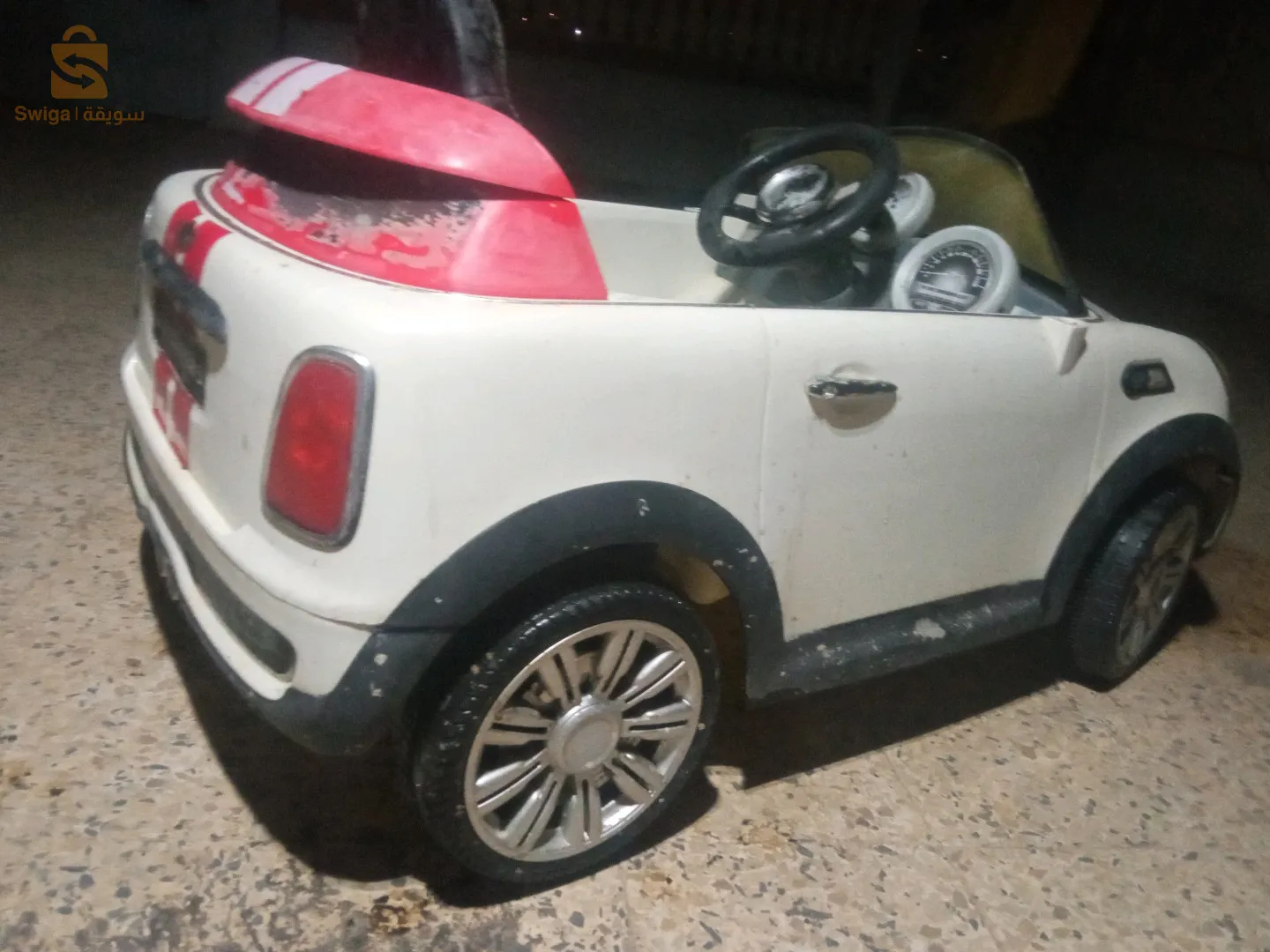 سيارة اطفال
