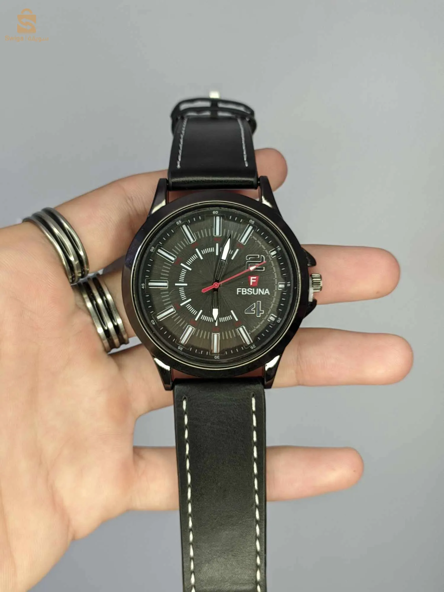 ساعة يد جلد