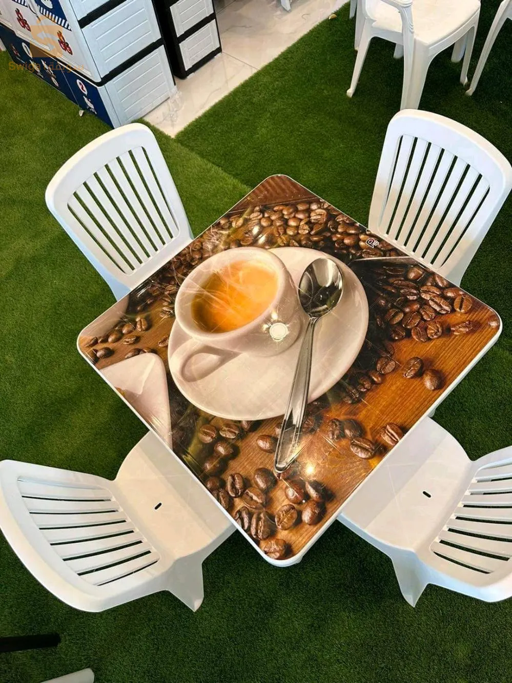 طاولة بلاستيك