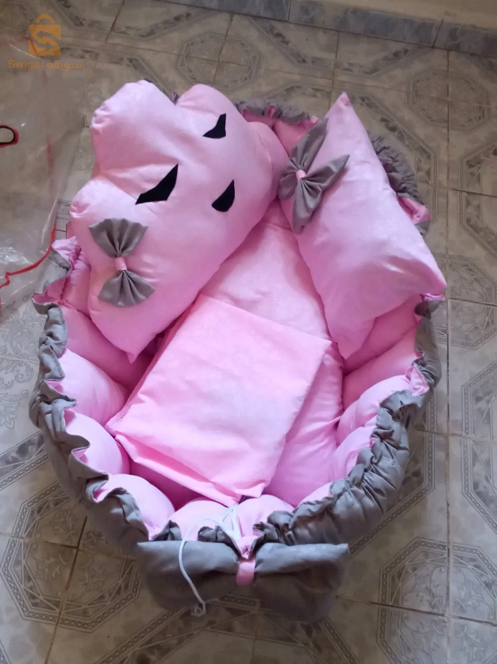 اغطية و ملابس نساء
