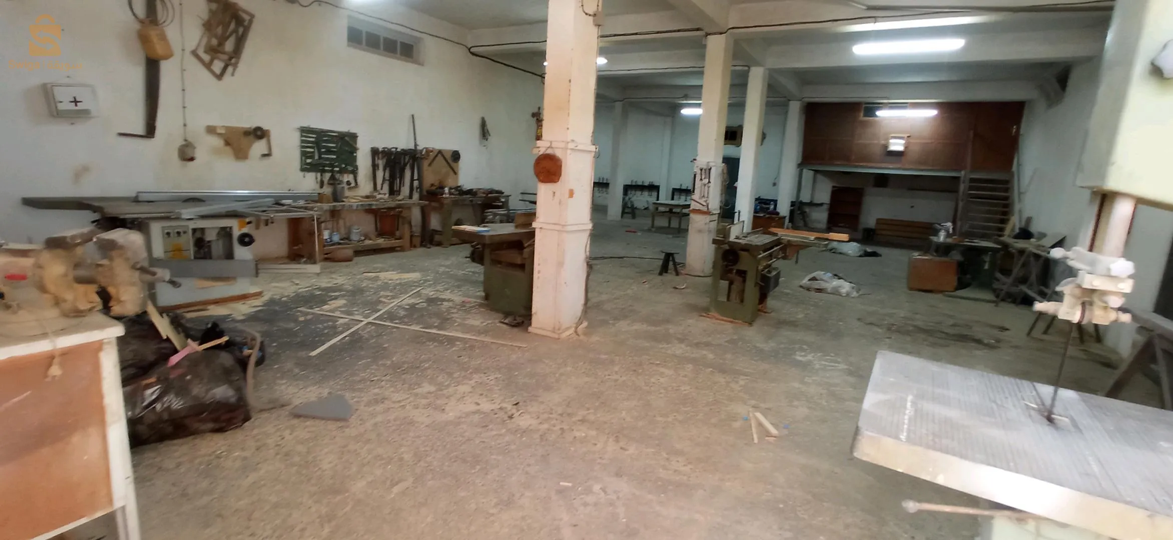 atelier de menuiserie à 400m² + 7machine industriel a louer
