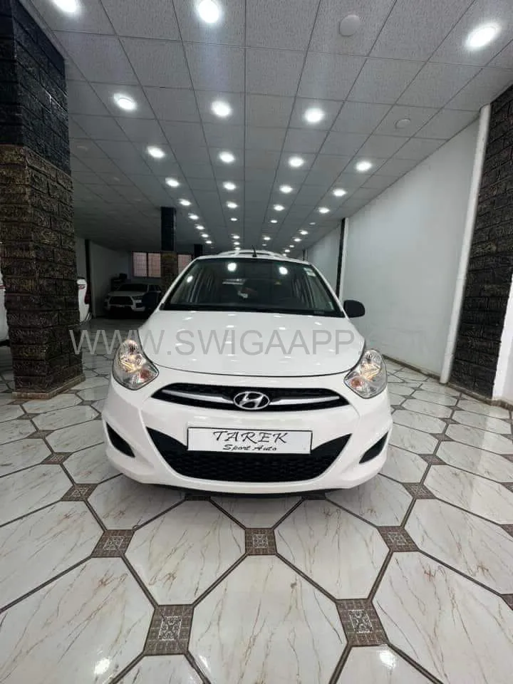 HYUNDAI  I10. Ess 1.2 87ch