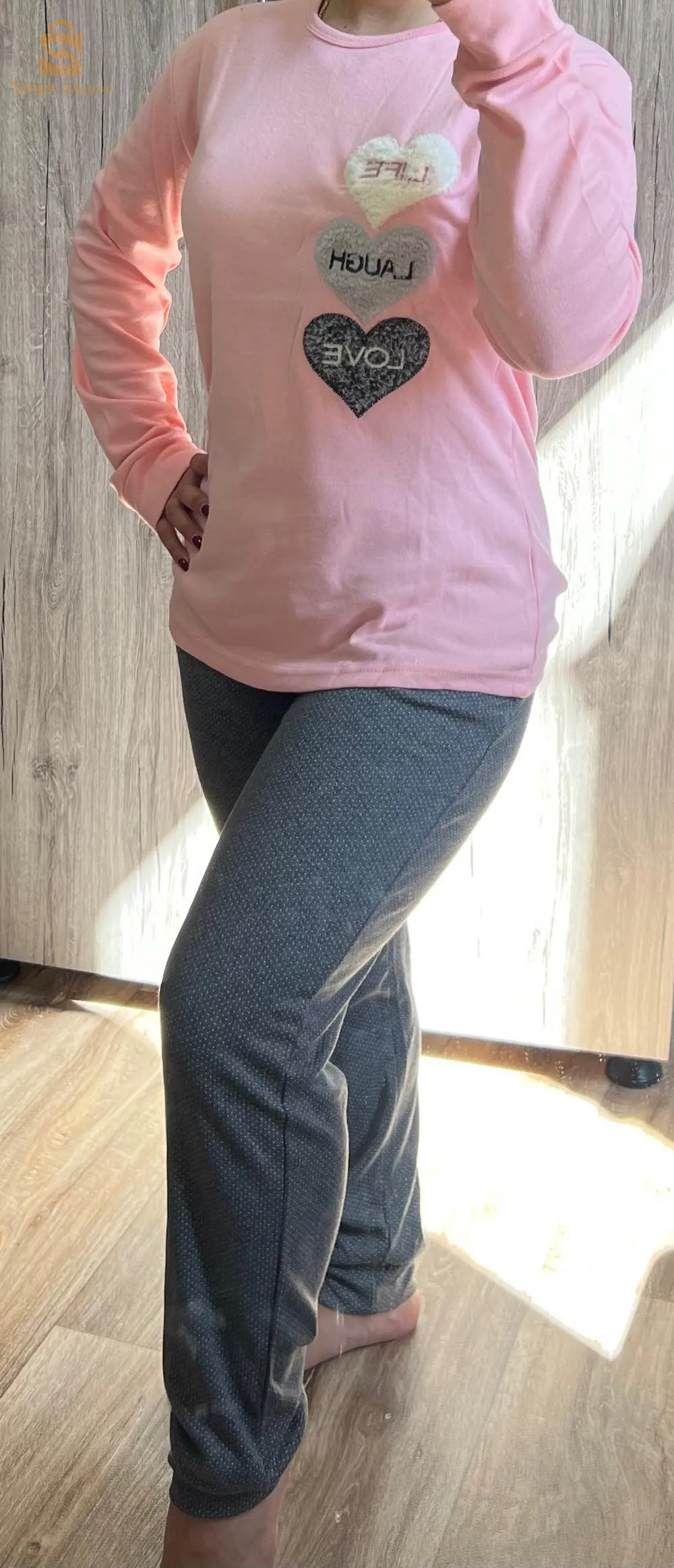 deux mille six cent dinars