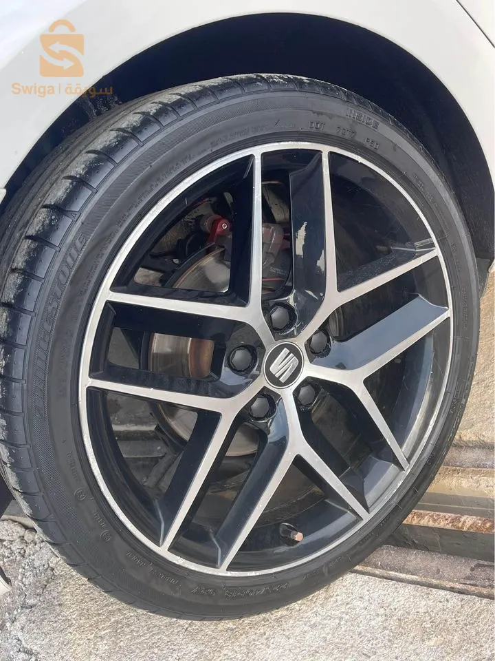 Leon FR 2019  machia 177000  sbigha capo w parchok 3la bara num 0770616740